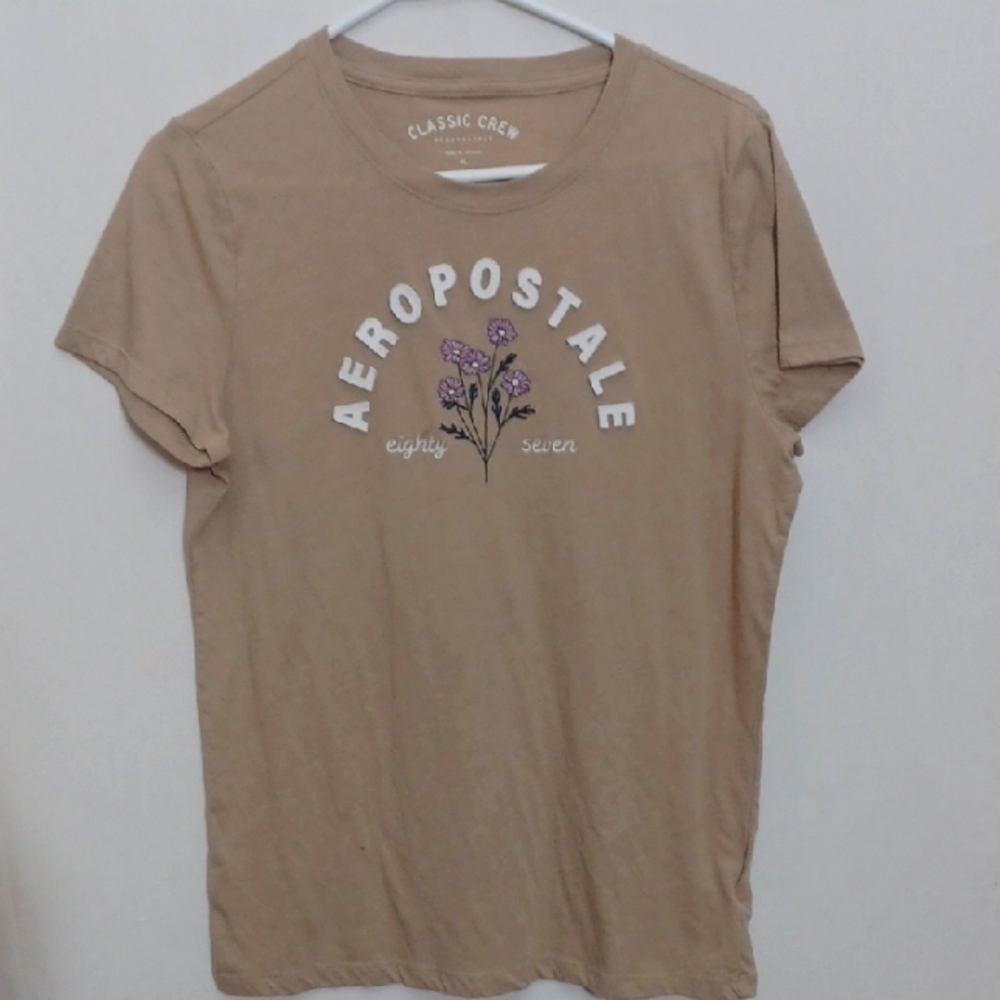 Aeropostale Beige Tee with Purple Floral Design Size XL